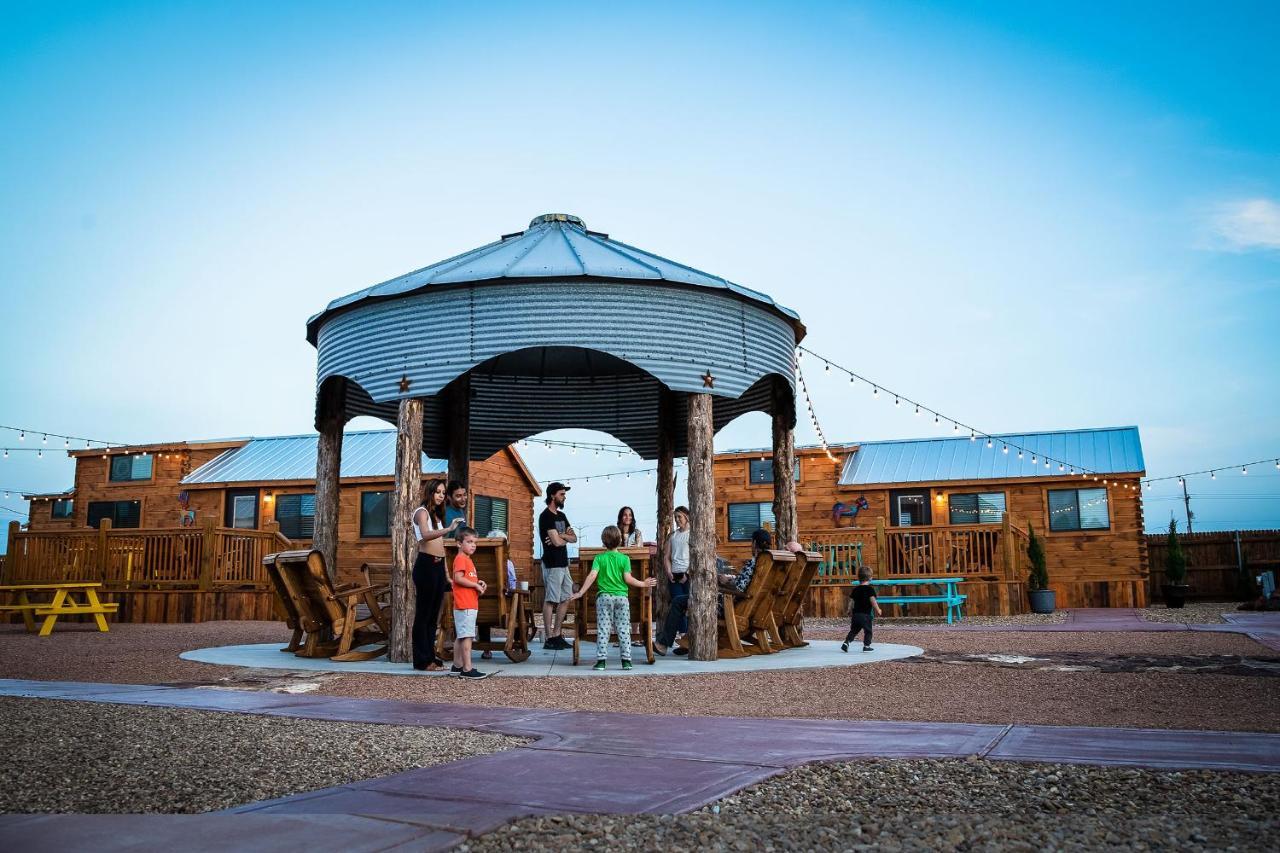 The Big Texan - Cabins And Wagons Amarillo Exterior foto